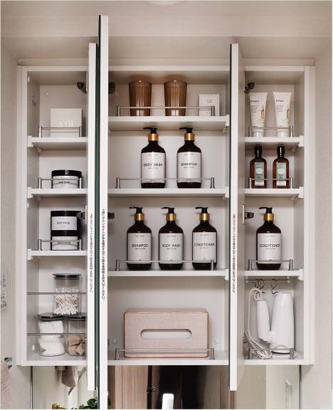 扉裏収納付三面鏡